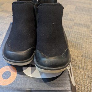 Bogs Kicker Chelsea boots, kids sz 12